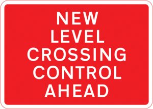 New method of controlling traffic at a railway or tramway level crossing ahead