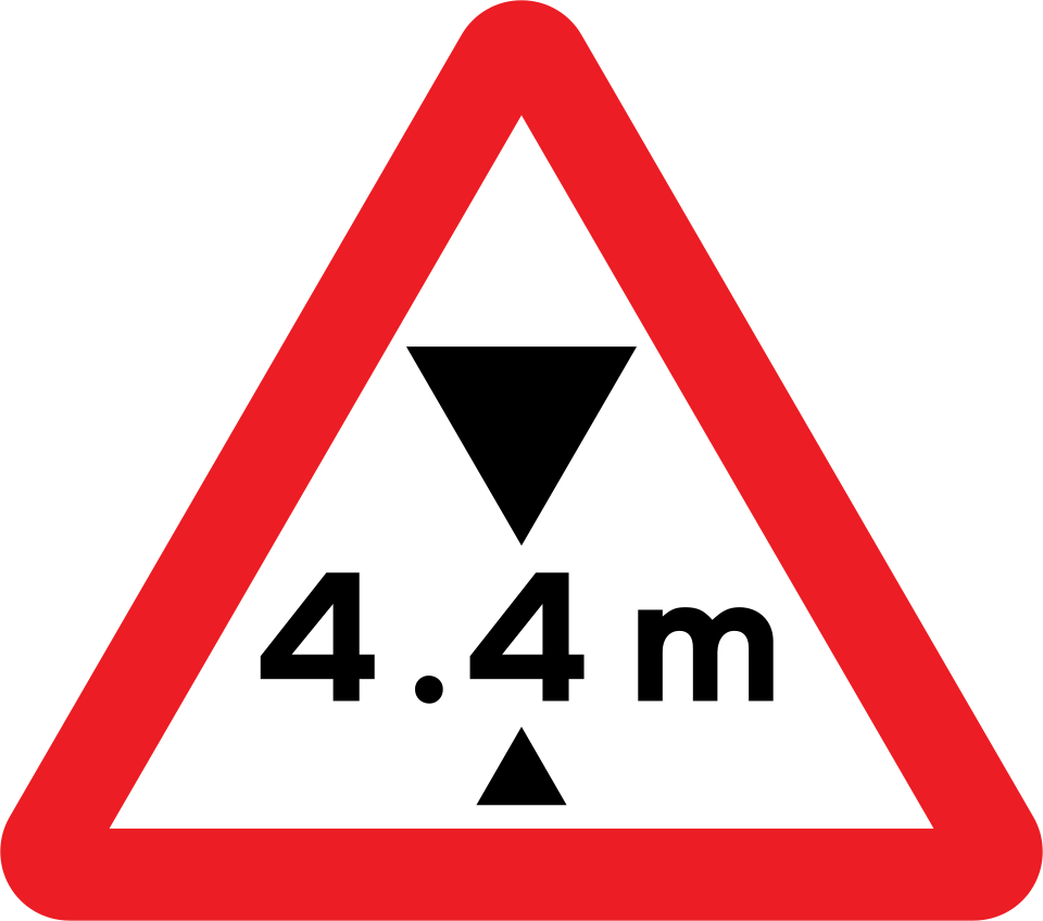Maximum headroom of 4.4m at hazard ahead